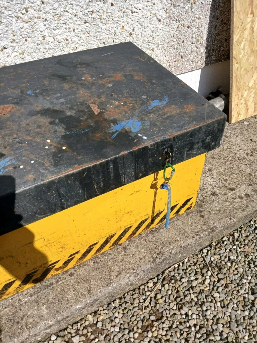 Large secure van toolbox VAN VAULT - Image 1