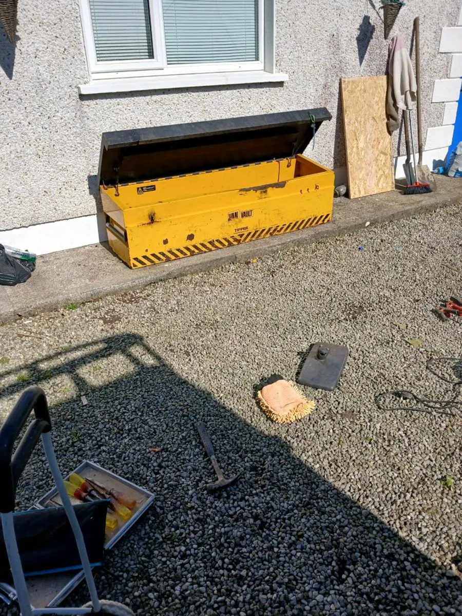 Large secure van toolbox VAN VAULT - Image 4