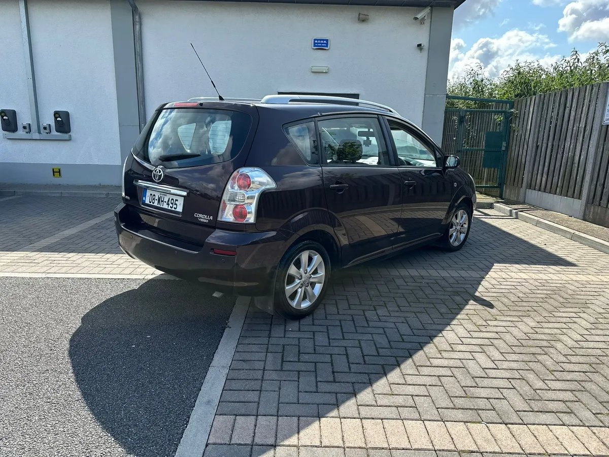 Toyota corolla   1.6 petrol     verso 7 seater - Image 3