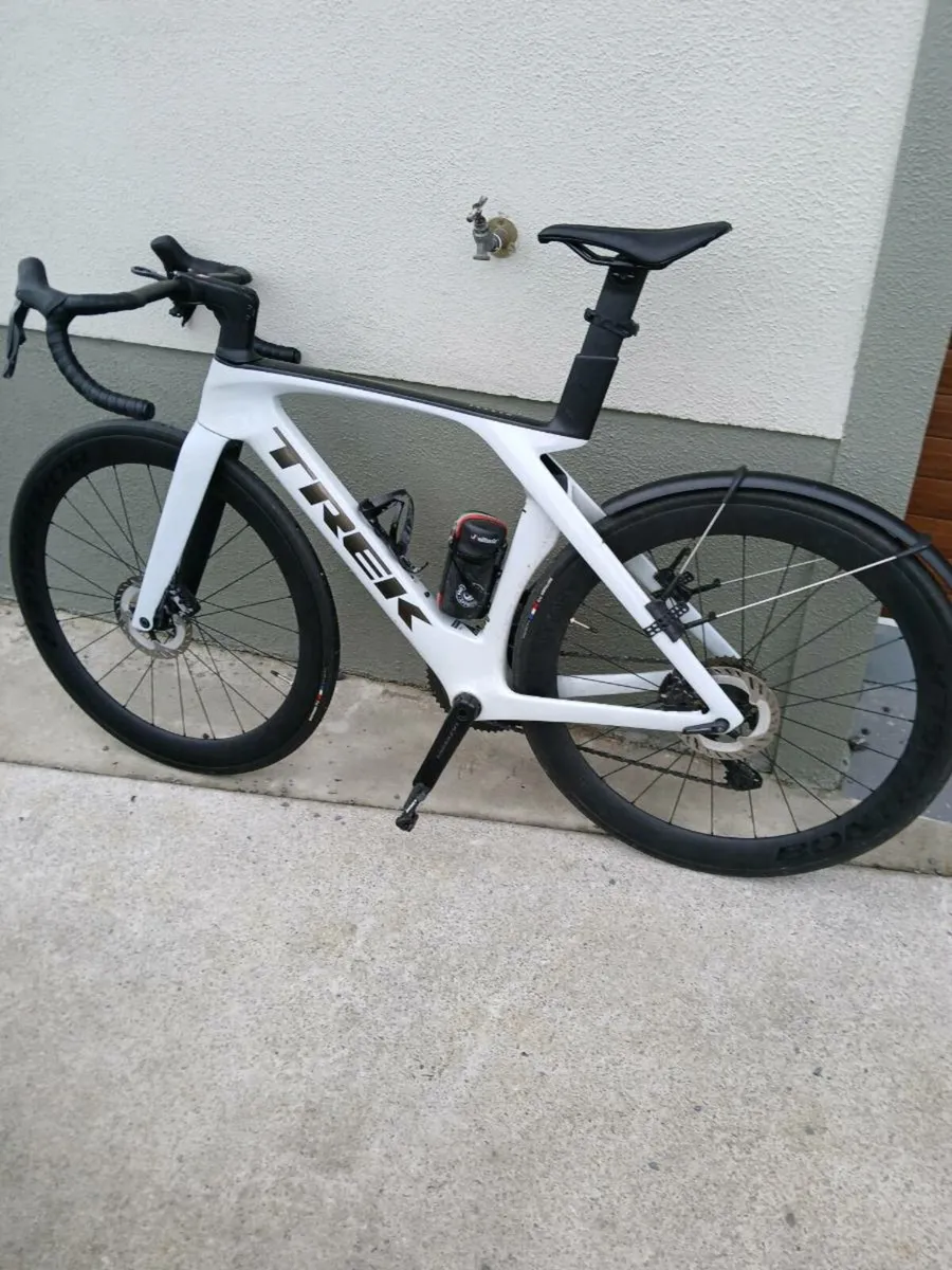 Road bike - Image 1
