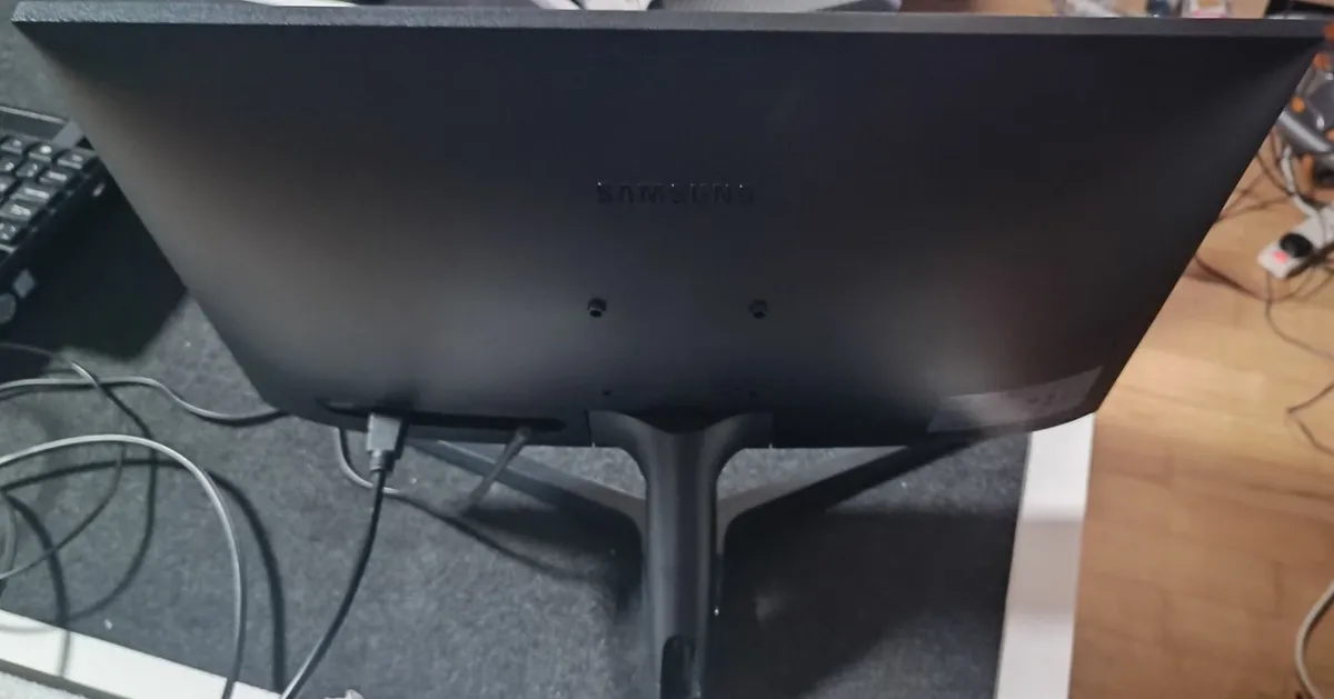 Samsung 22"1080p 75 Hz IPS 5 ms Gaming Monitor - Image 2