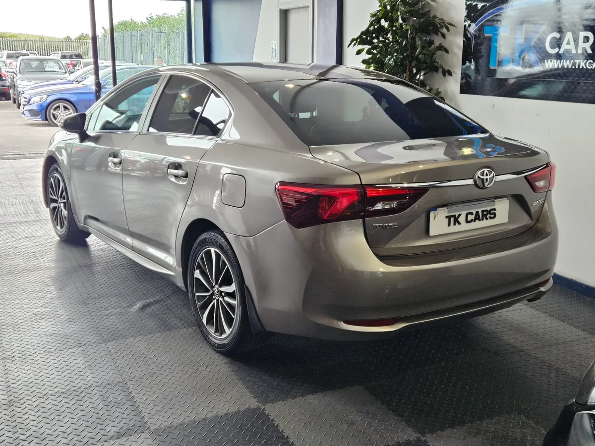 17 TOYOTA AVENSIS 1.6 DIESEL - Image 4