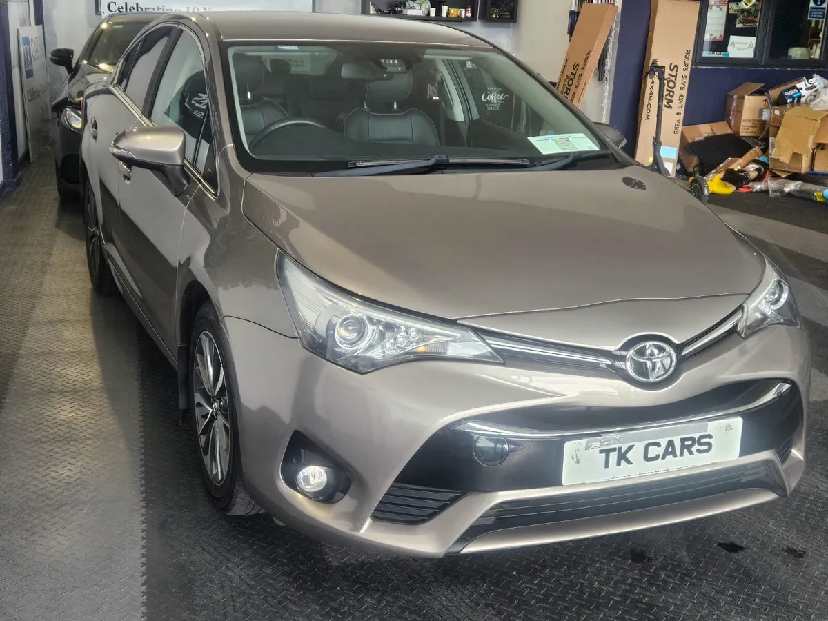 17 TOYOTA AVENSIS 1.6 DIESEL - Image 2