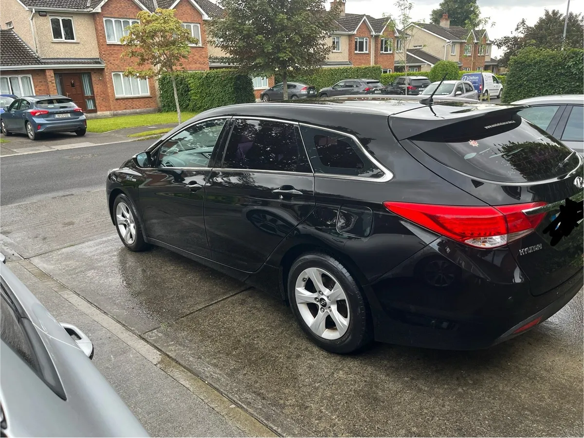 Hyundai i40 Estate - Image 2
