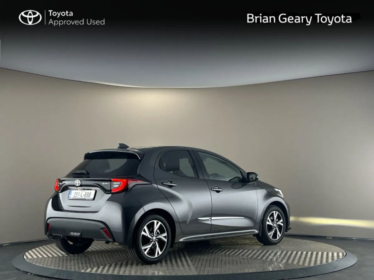 Toyota Yaris HYBRID LUNA SPORT - Image 2