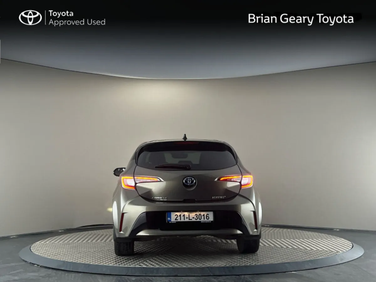 Toyota Corolla HYBRID LUNA SPORT H/B - Image 4