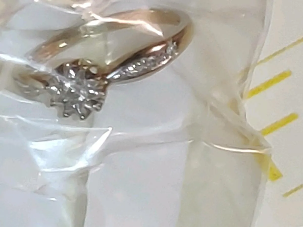 TRIPLE DIAMOND, 9CT White Gold New Ring & Cert ! - Image 2