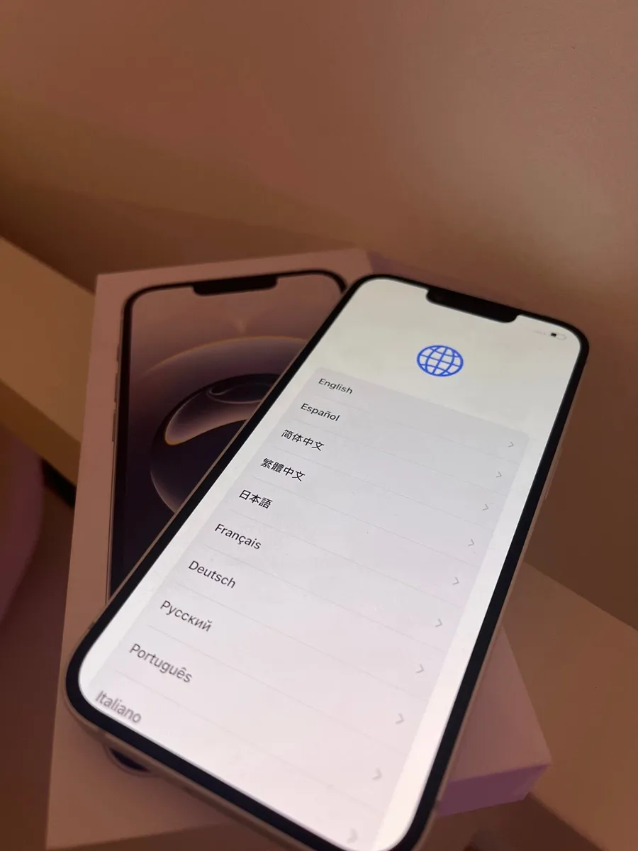 iPhone 16e - Image 3