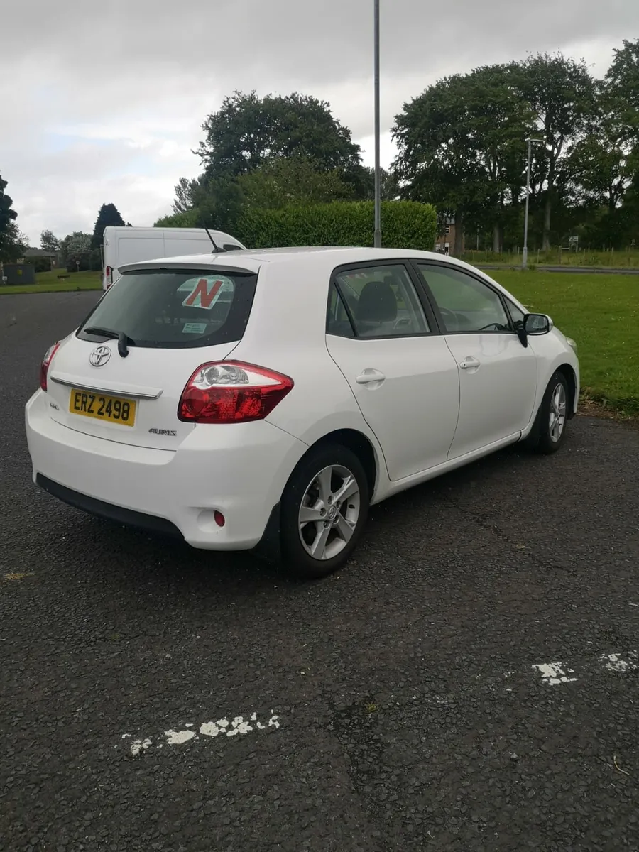 Toyota Auris 2012 - Image 2