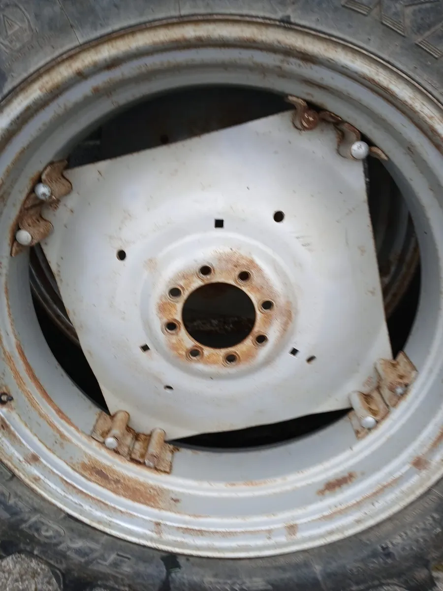 Tractor wheels - Image 3