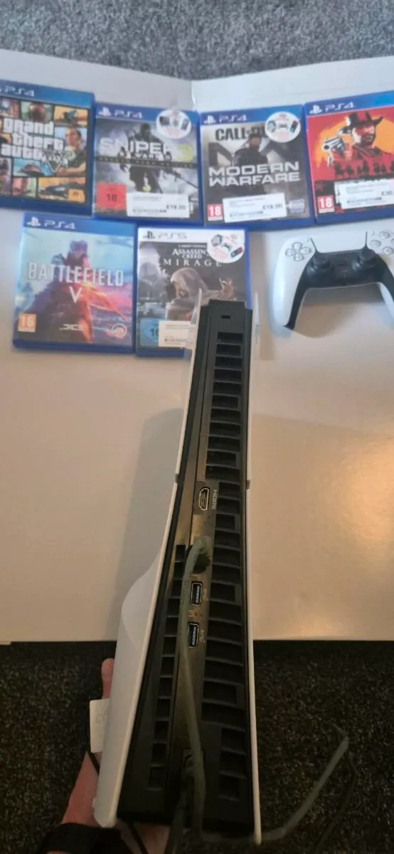 Playstation 5 with 5 x games - Image 4
