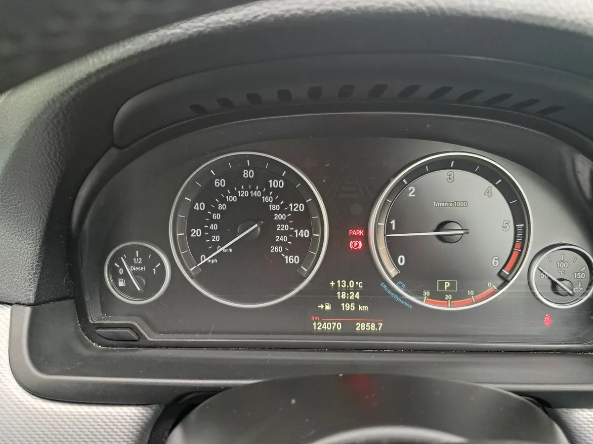 BMW 5-Series 2012 - Image 2