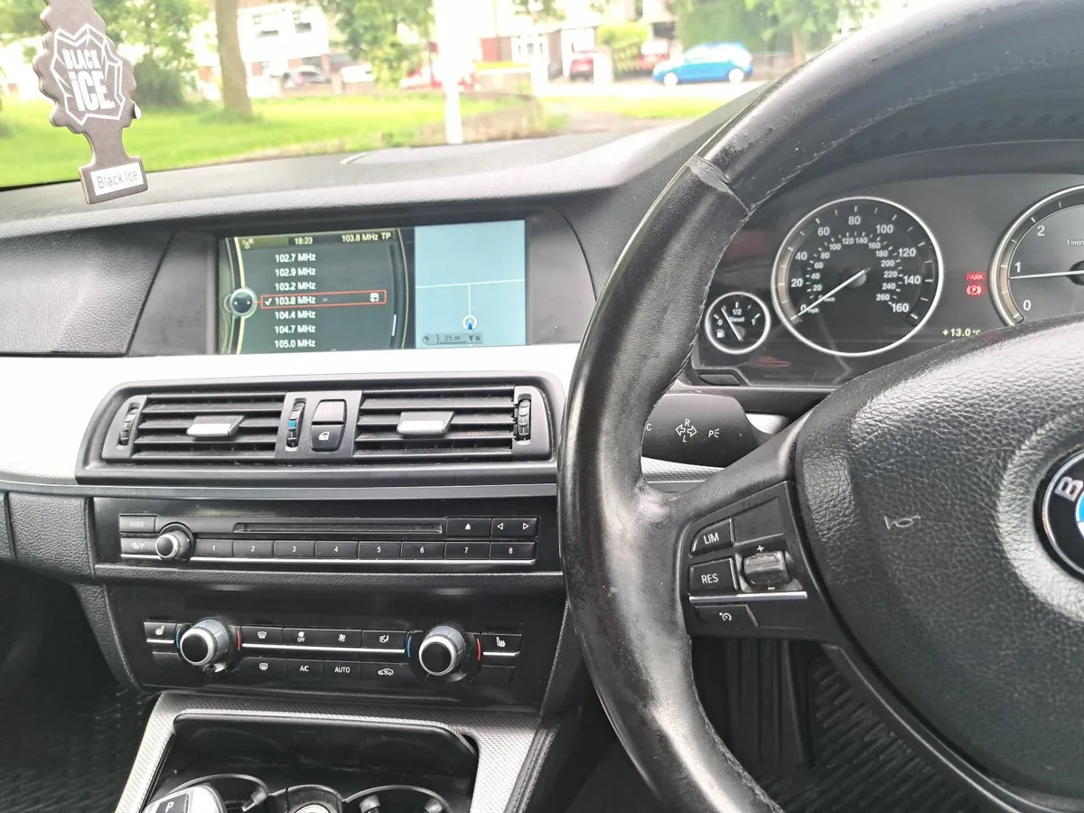 BMW 5-Series 2012 - Image 4