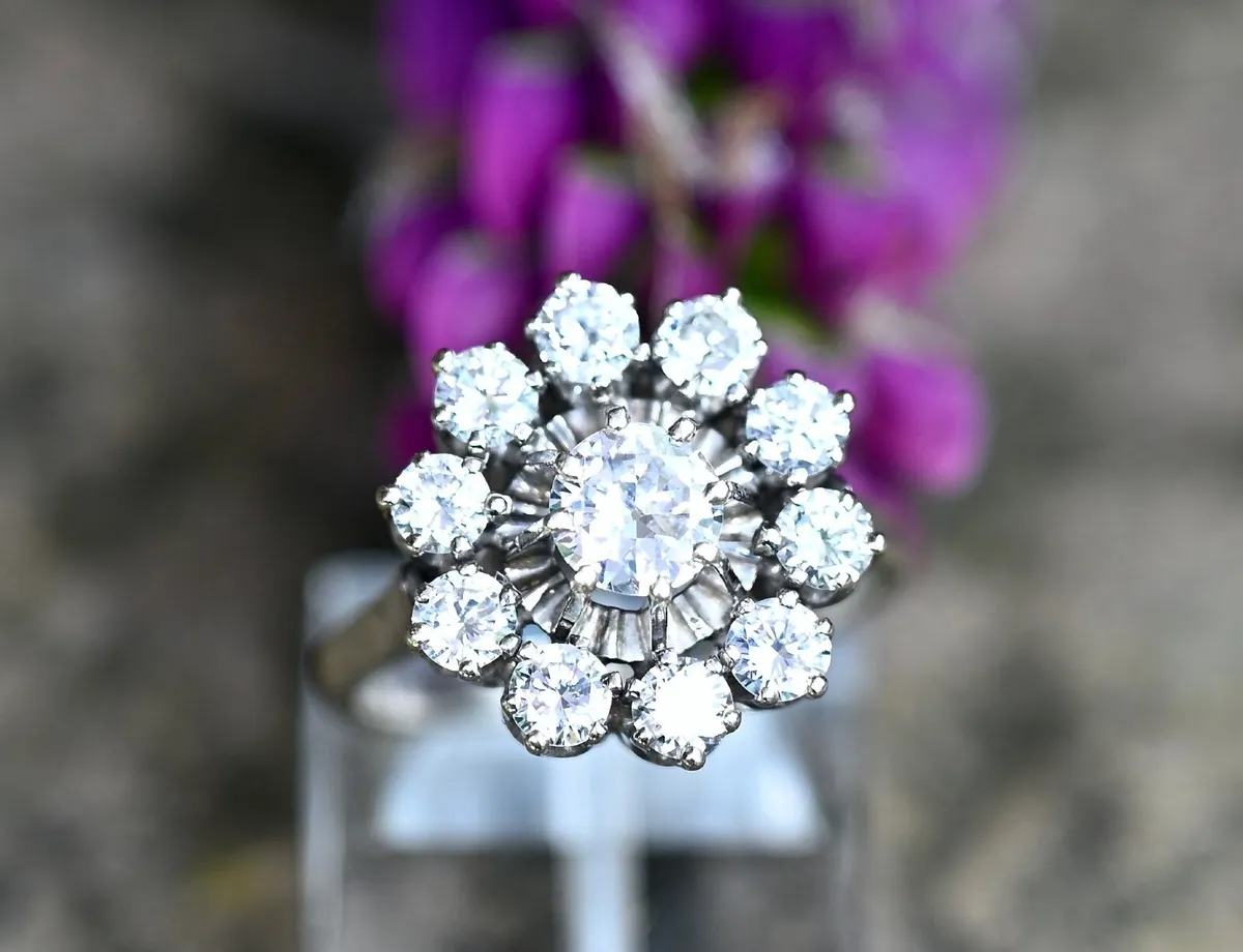 Vintage 1950/60s Diamond Cluster Ring - 18ct - Image 2