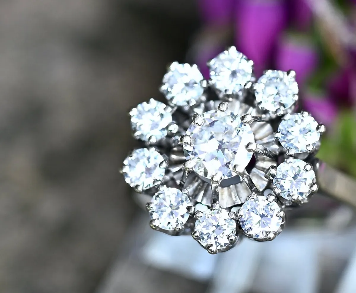 Vintage 1950/60s Diamond Cluster Ring - 18ct - Image 1