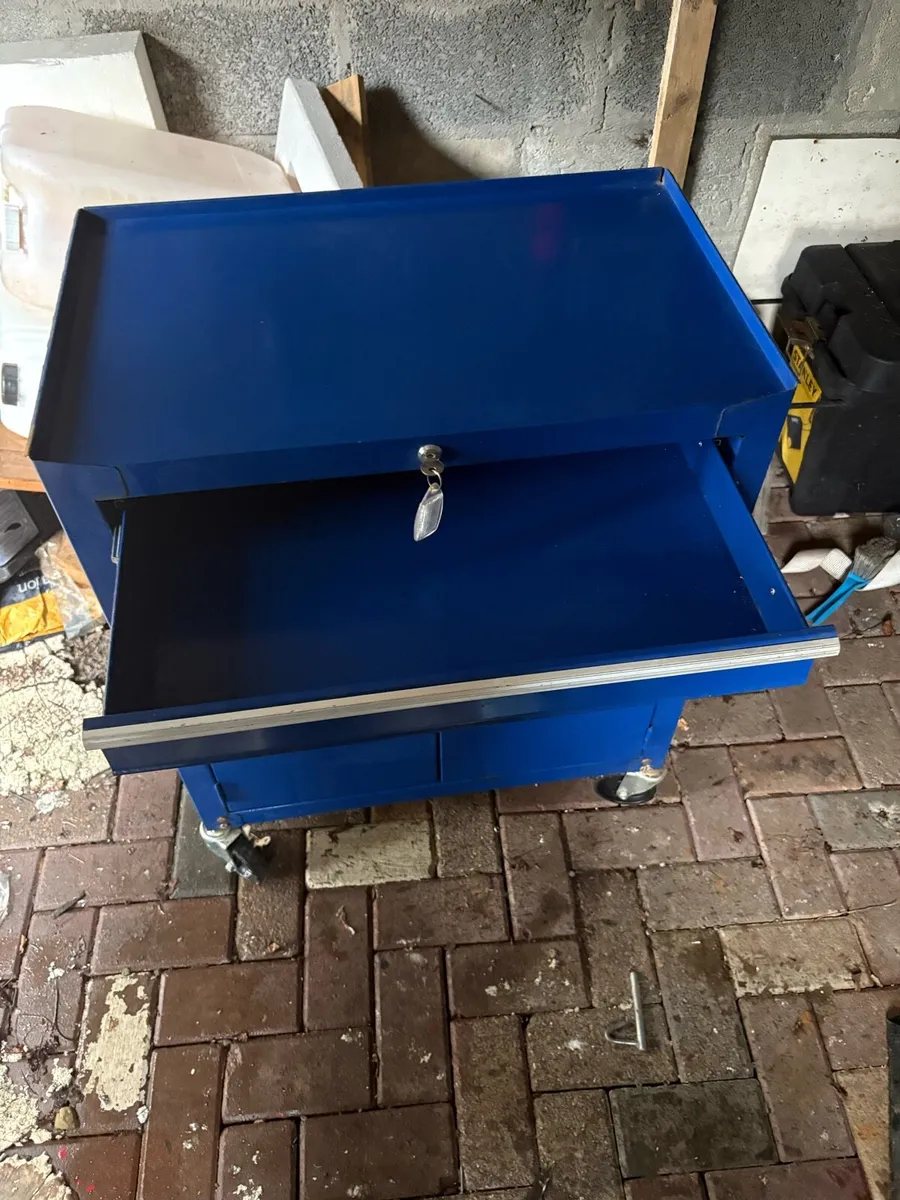 Tool box with wheels - Image 2