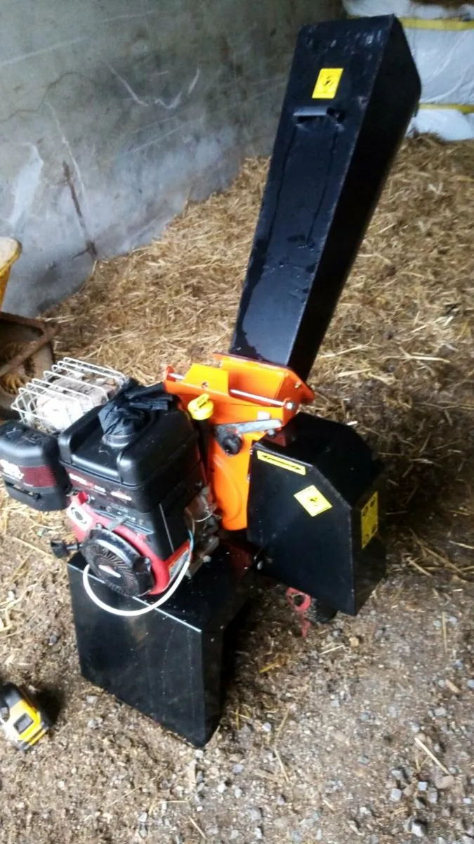 Wood chipper - Image 1