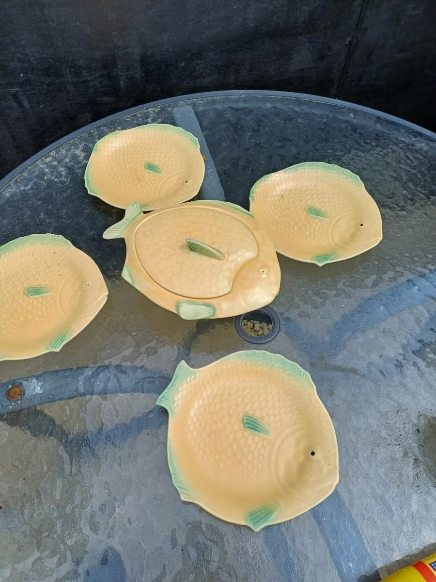 1920s Art Deco FishWare Plates & Dish - Image 1