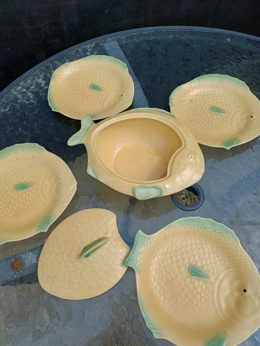 1920s Art Deco FishWare Plates & Dish - Image 2