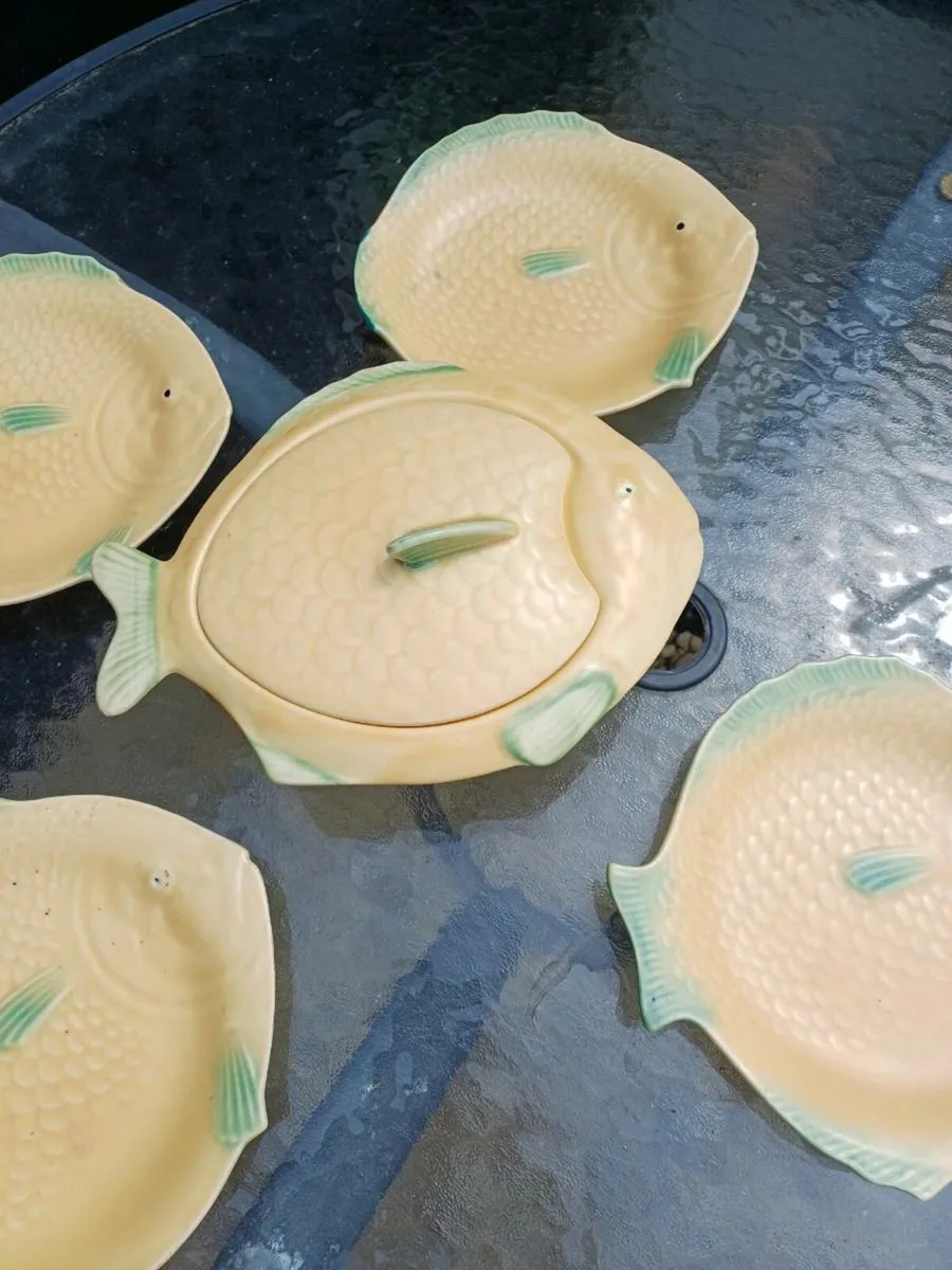 1920s Art Deco FishWare Plates & Dish - Image 3