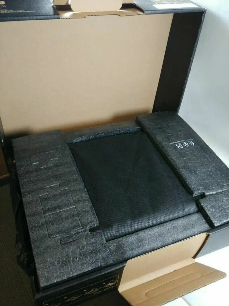 Lenovo Legion Y520-15IKBM 15.6 Laptop - Image 2