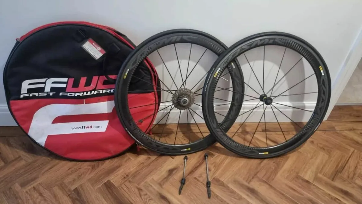 Cosmic Pro Exalith 700c Carbon Wheelset - Image 1