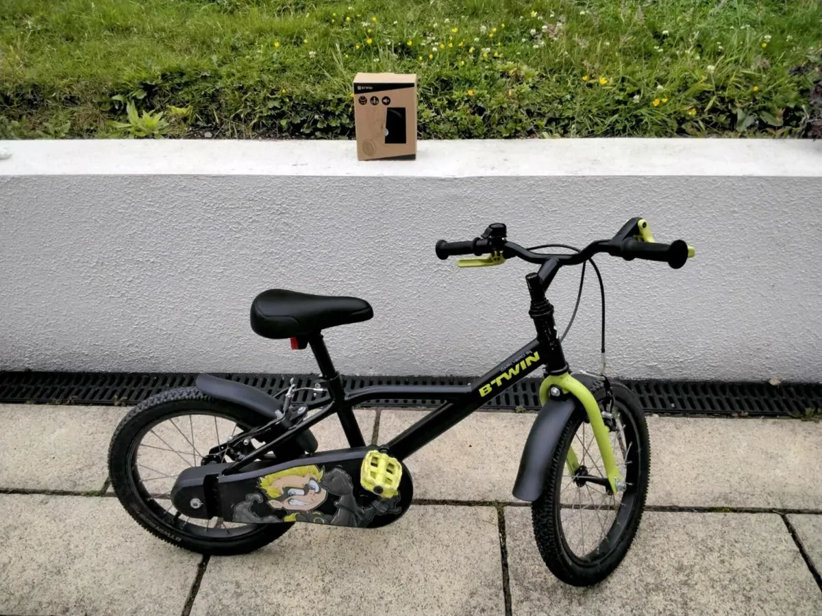 Boys Bike for 5-7 year olds - Image 1