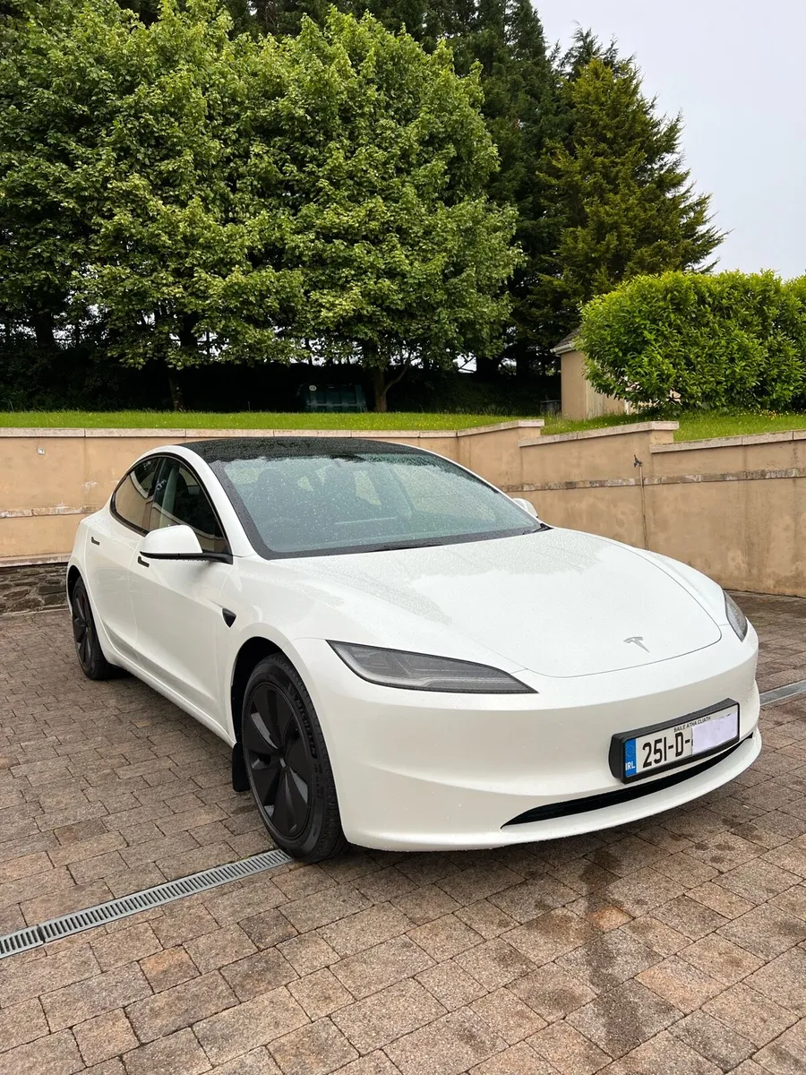 Tesla Model 3 2025 RWD - Image 2
