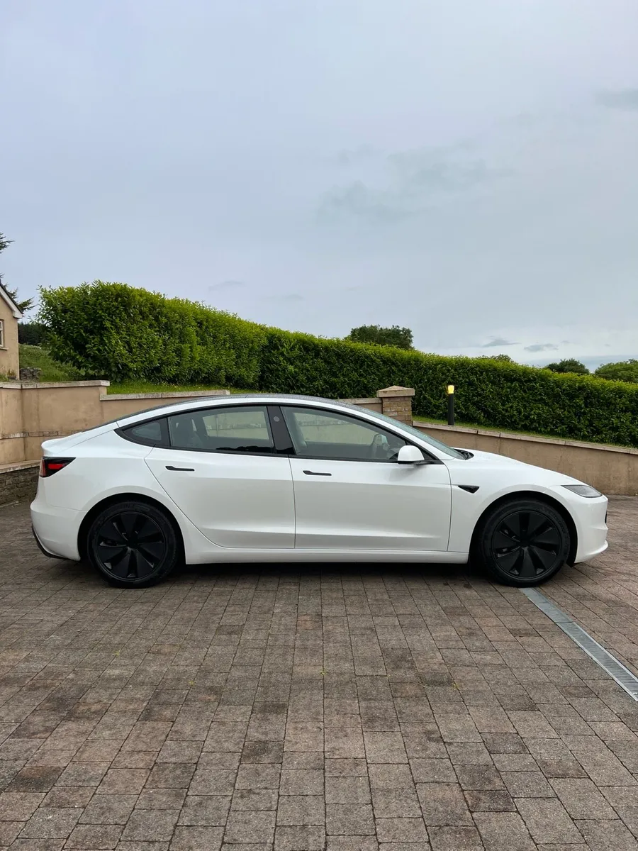 Tesla Model 3 2025 RWD - Image 3