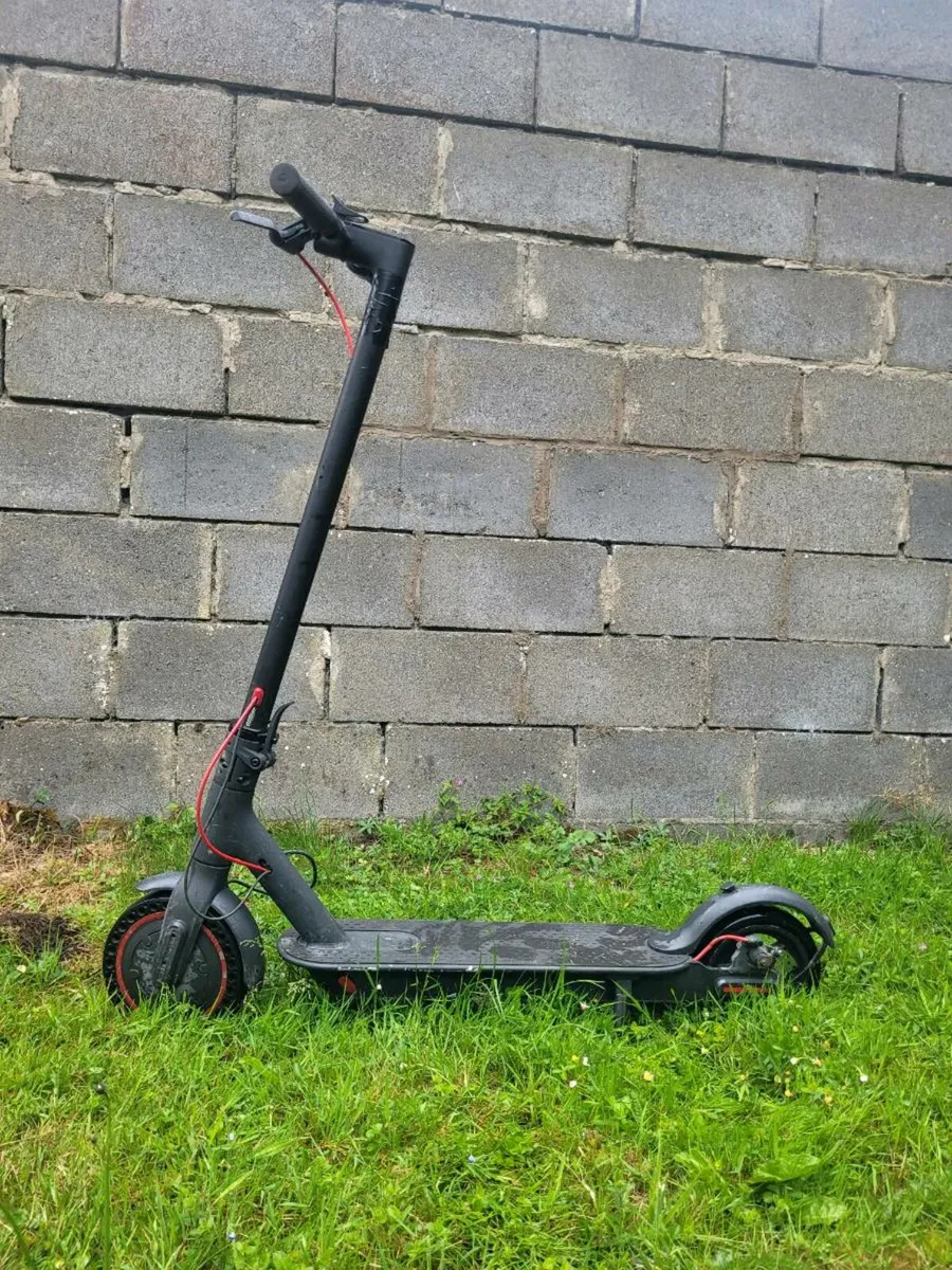 Xiaomi Electric Scooter 4 Pro - Image 1