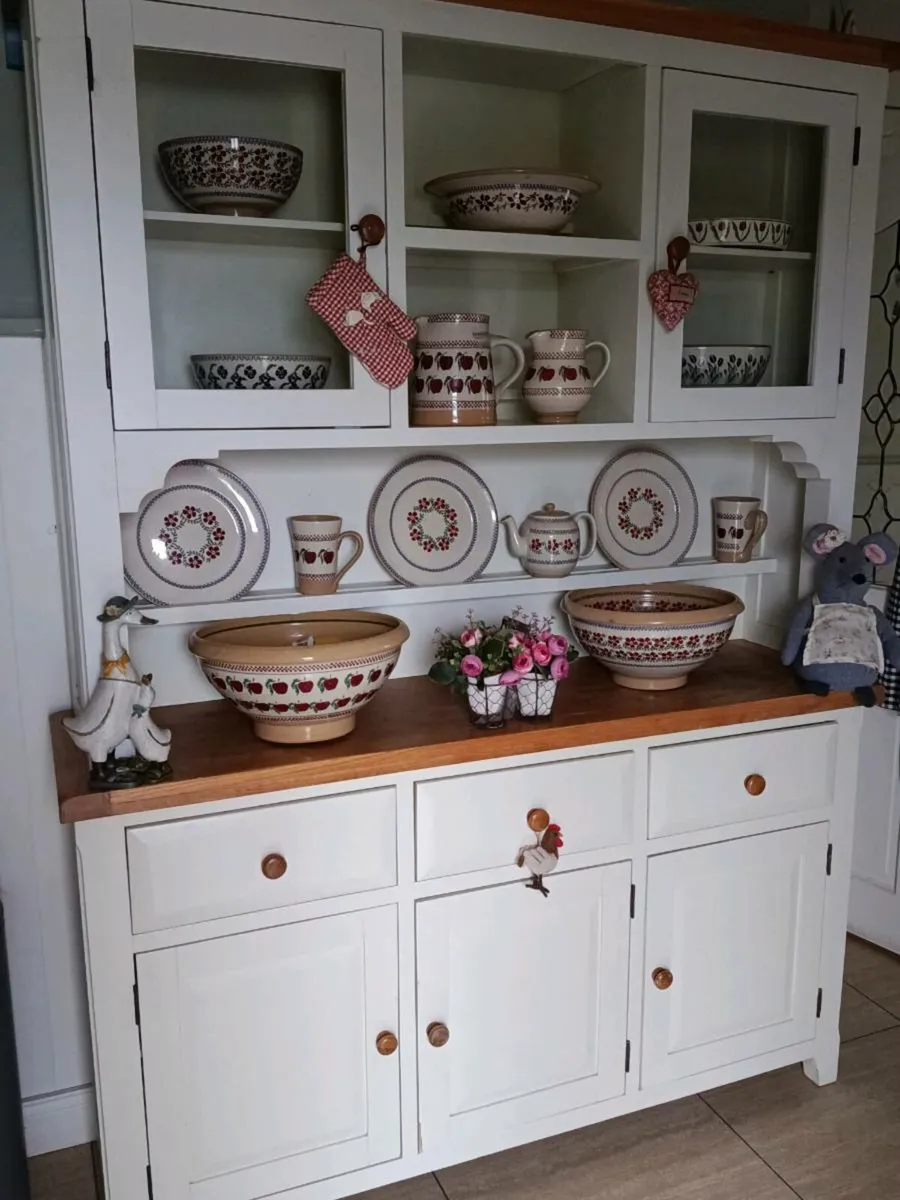 Cream kitchen dresser delivery arranged - Image 1