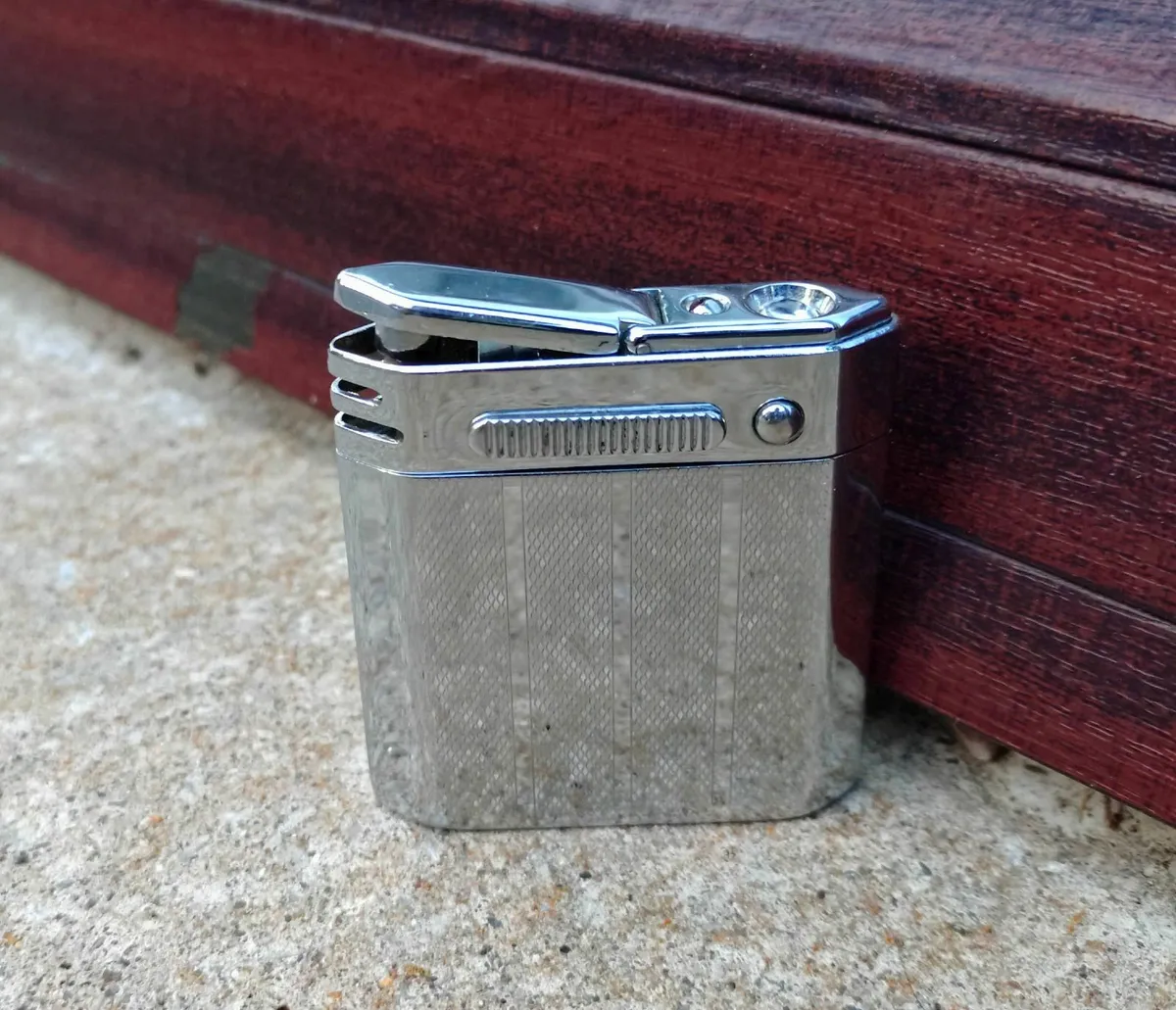 CIGARETTE LIGHTER (USED). - Image 1