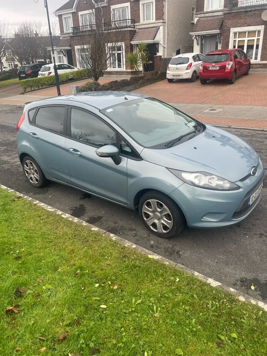 2010 Ford Fiesta - Image 1