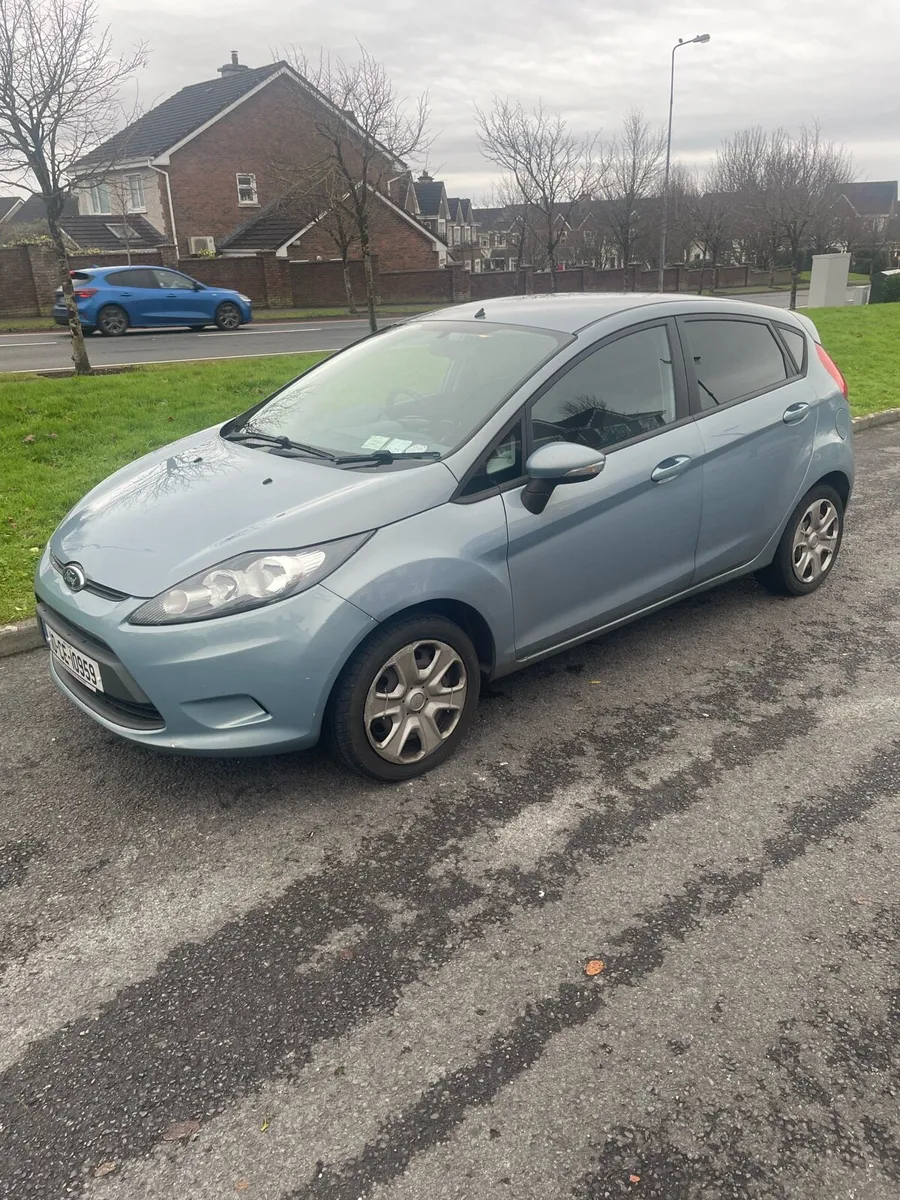 2010 Ford Fiesta - Image 2