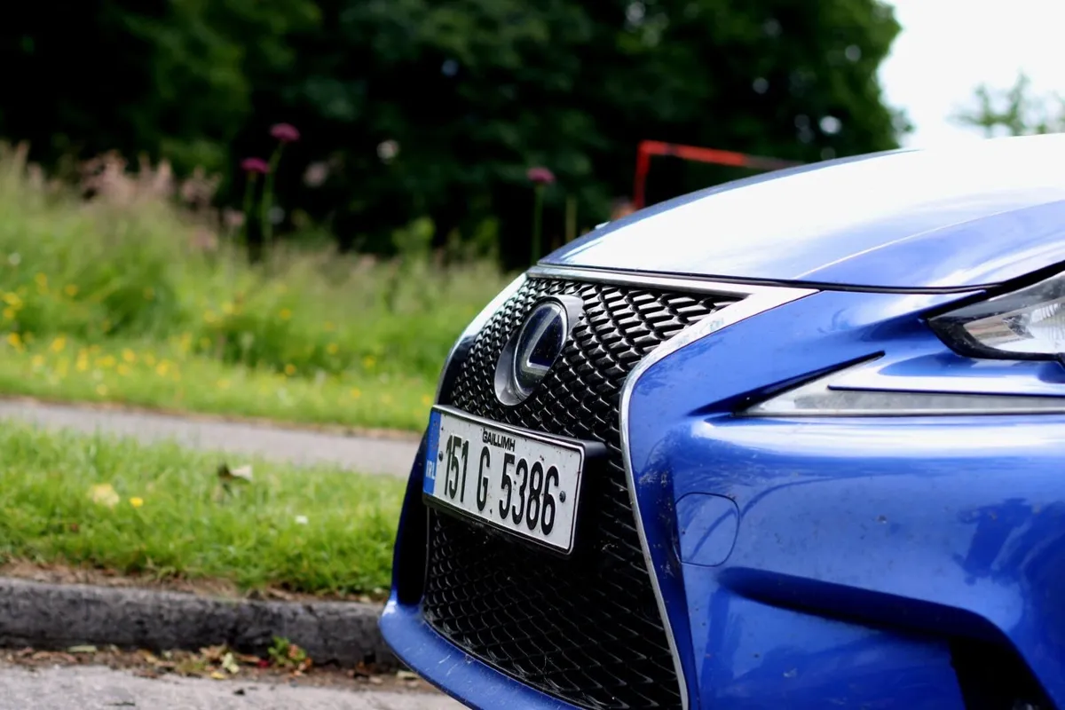 Lexus IS 2015 - Image 2