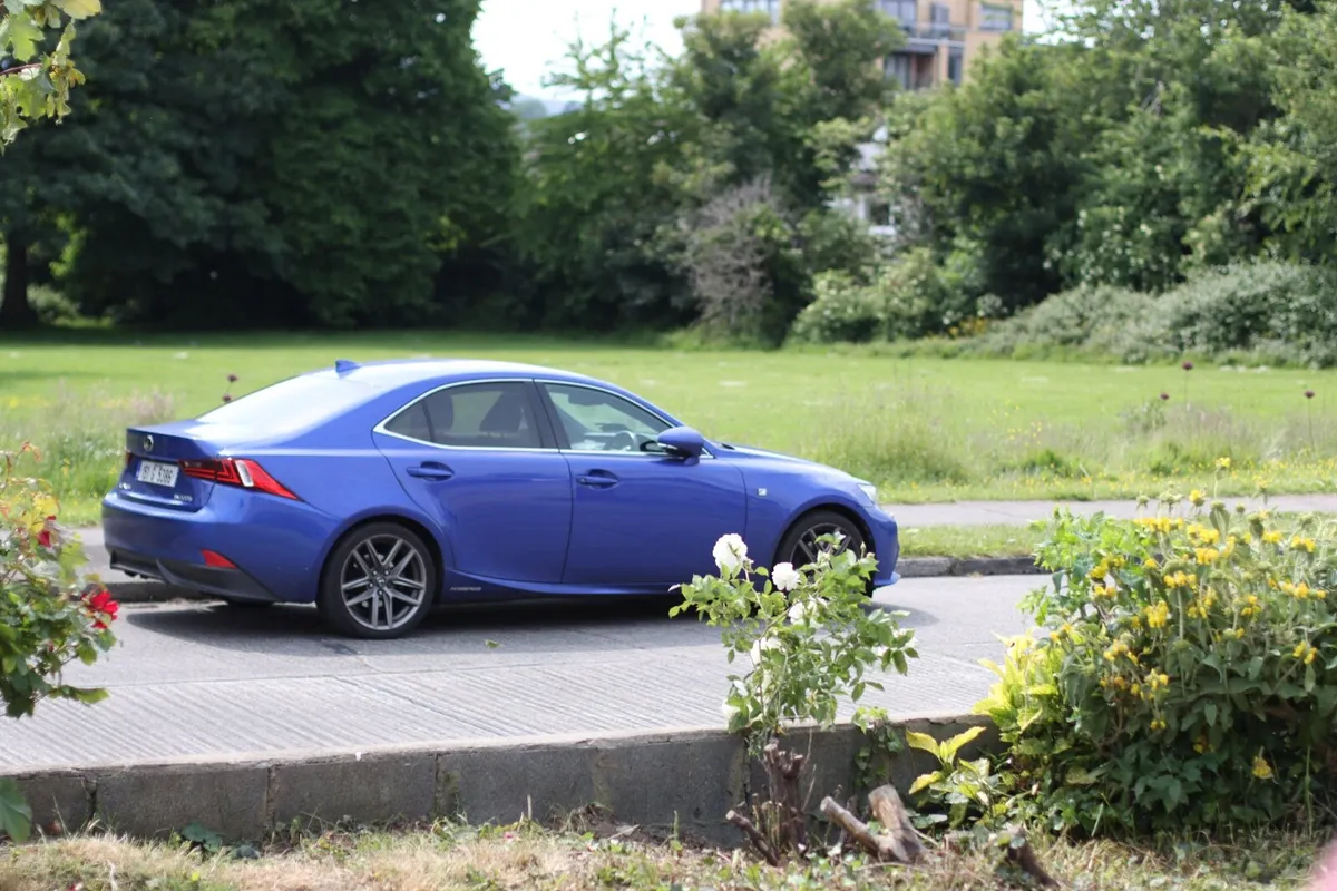 Lexus IS 2015 - Image 3