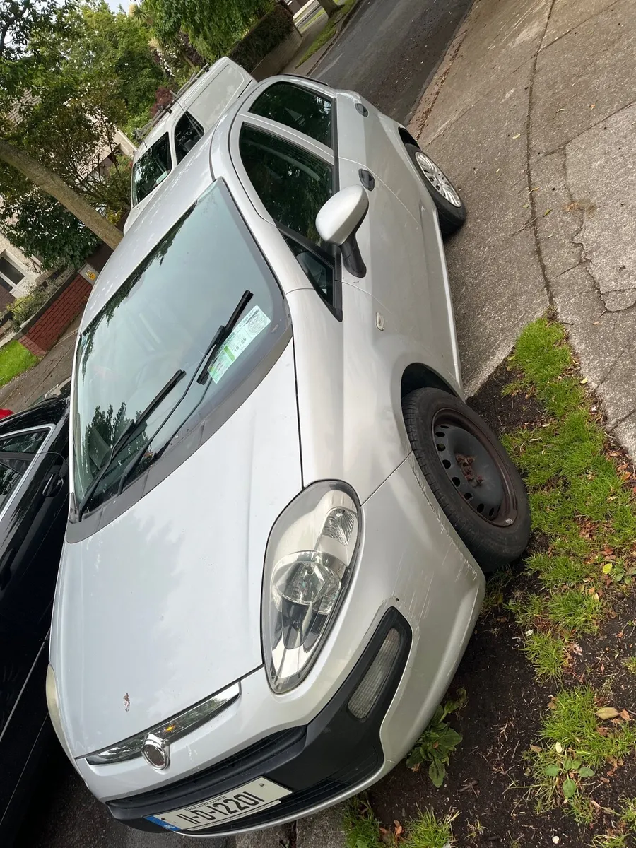 Fiat Punto 2011 - Image 4