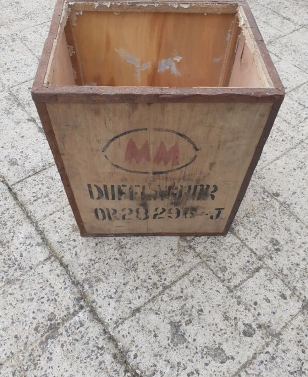 Tea Chest - Image 1