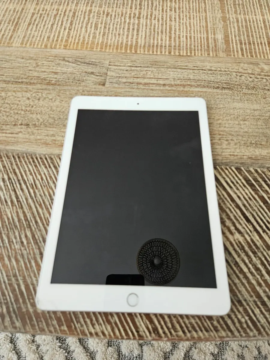 Ipad 6th Generation 128GB used - Image 3