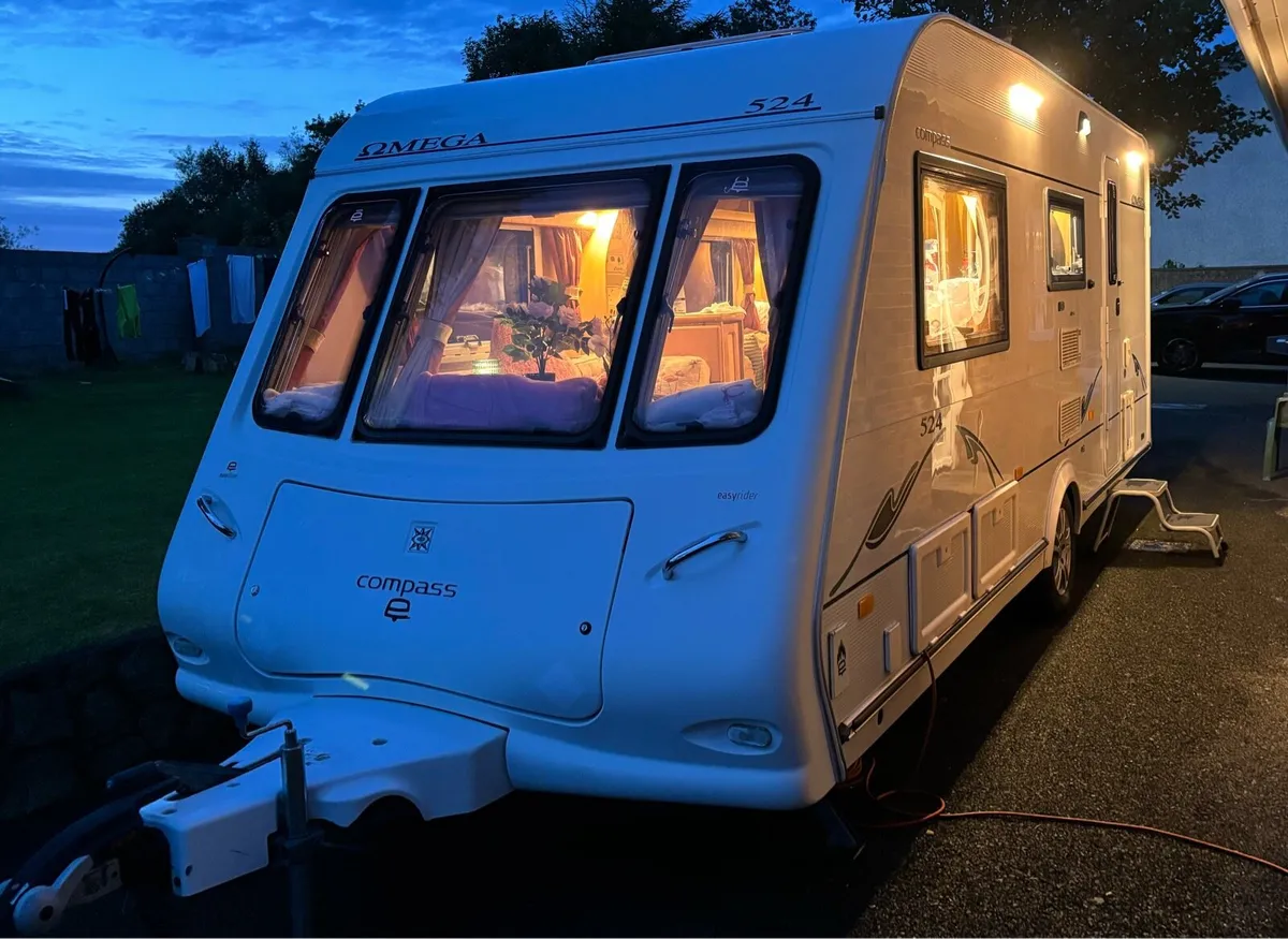 Compass Omega 524 Caravan - 4 Berth (2005) - Image 1