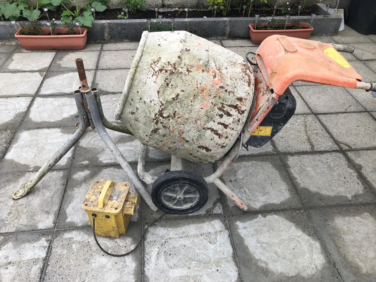 Electric concrete mixer - Image 1