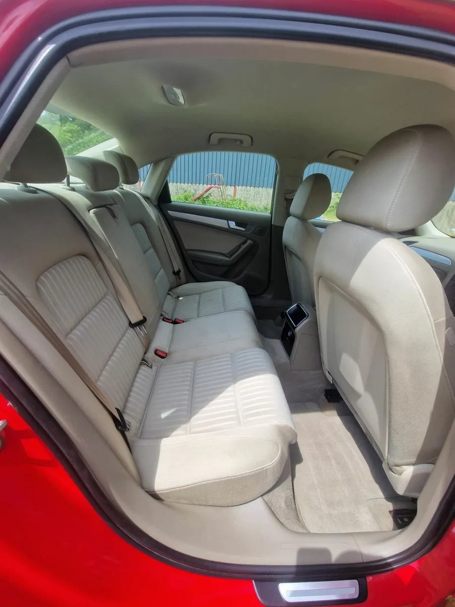 Audi A4 2009 - Image 2
