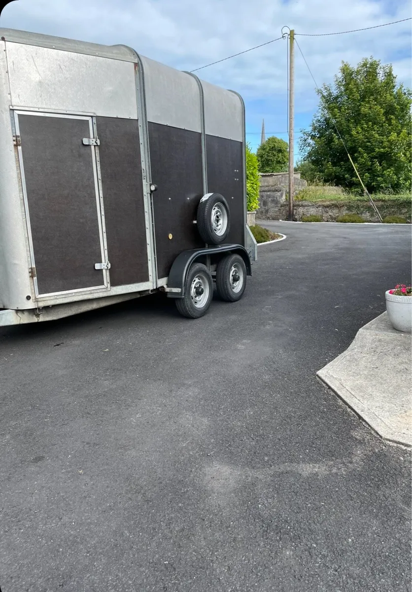 Horse box - Image 1