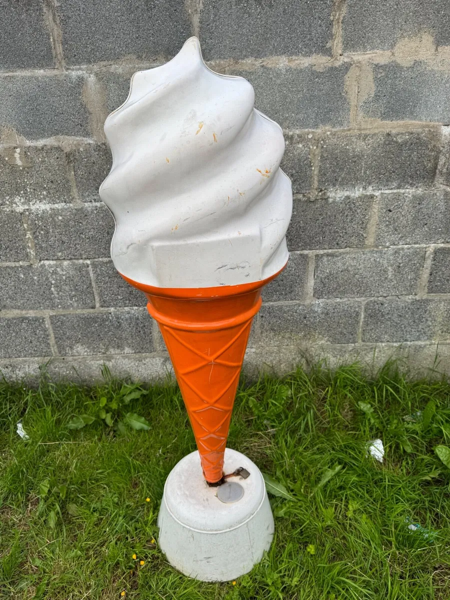 Ice cream cone display - Image 3