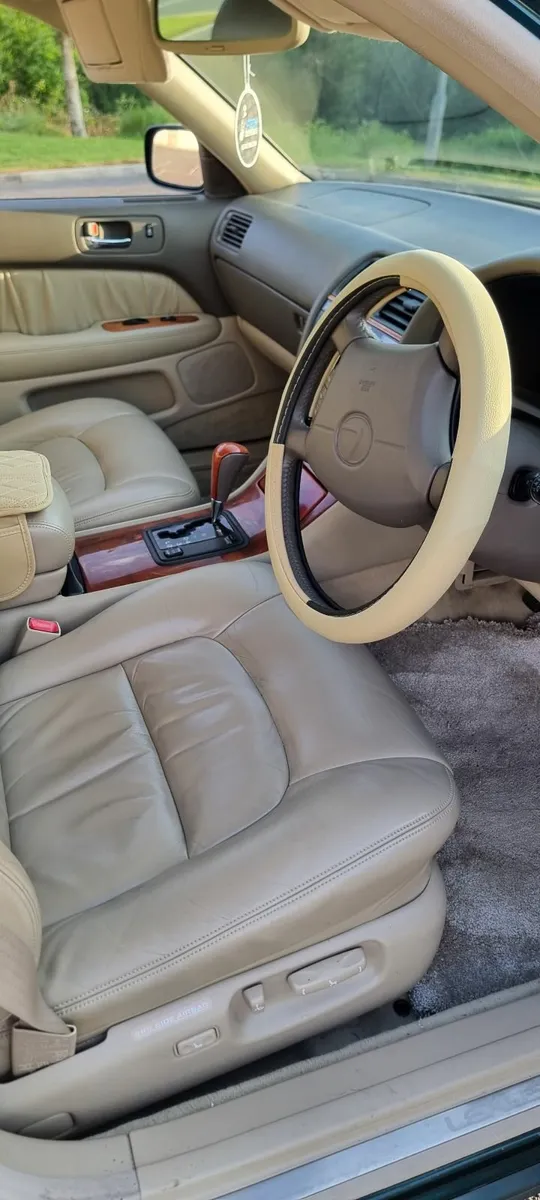 Lexus LS 1999 - Image 2