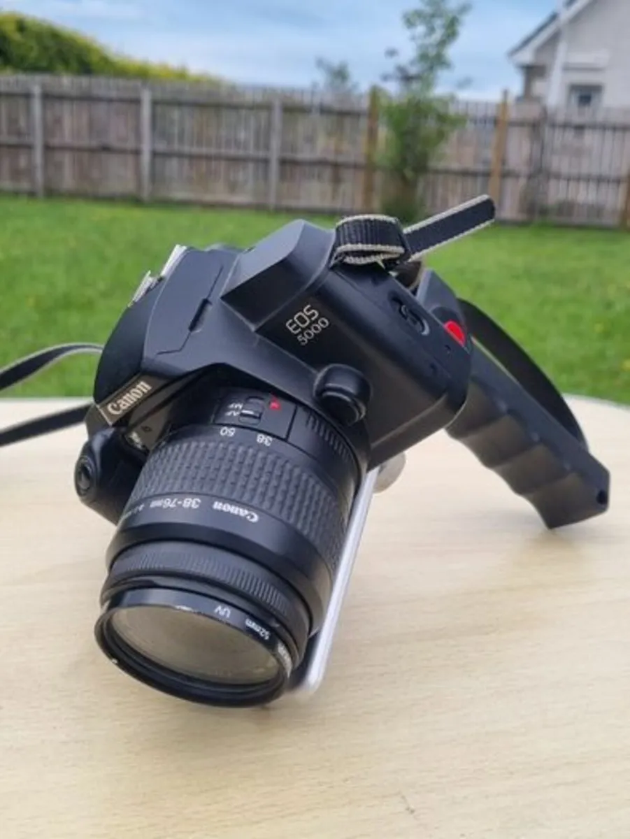 Canon EOS 5000 with 38-76mm EF zoom - Image 1