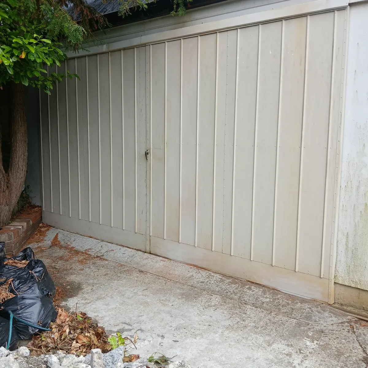 Sliding door - Image 1