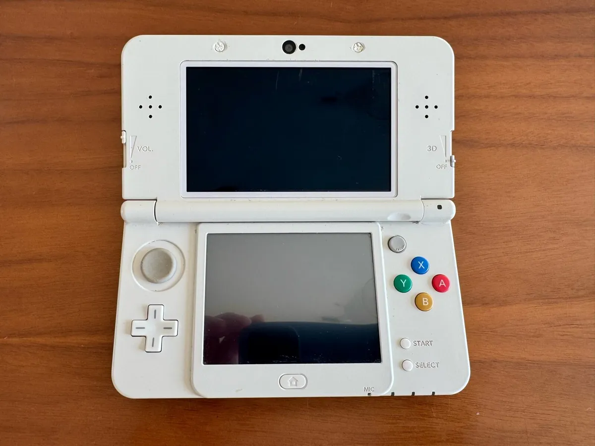 New Nintendo 3DS (Modded) with 64GB SD Card - Image 2