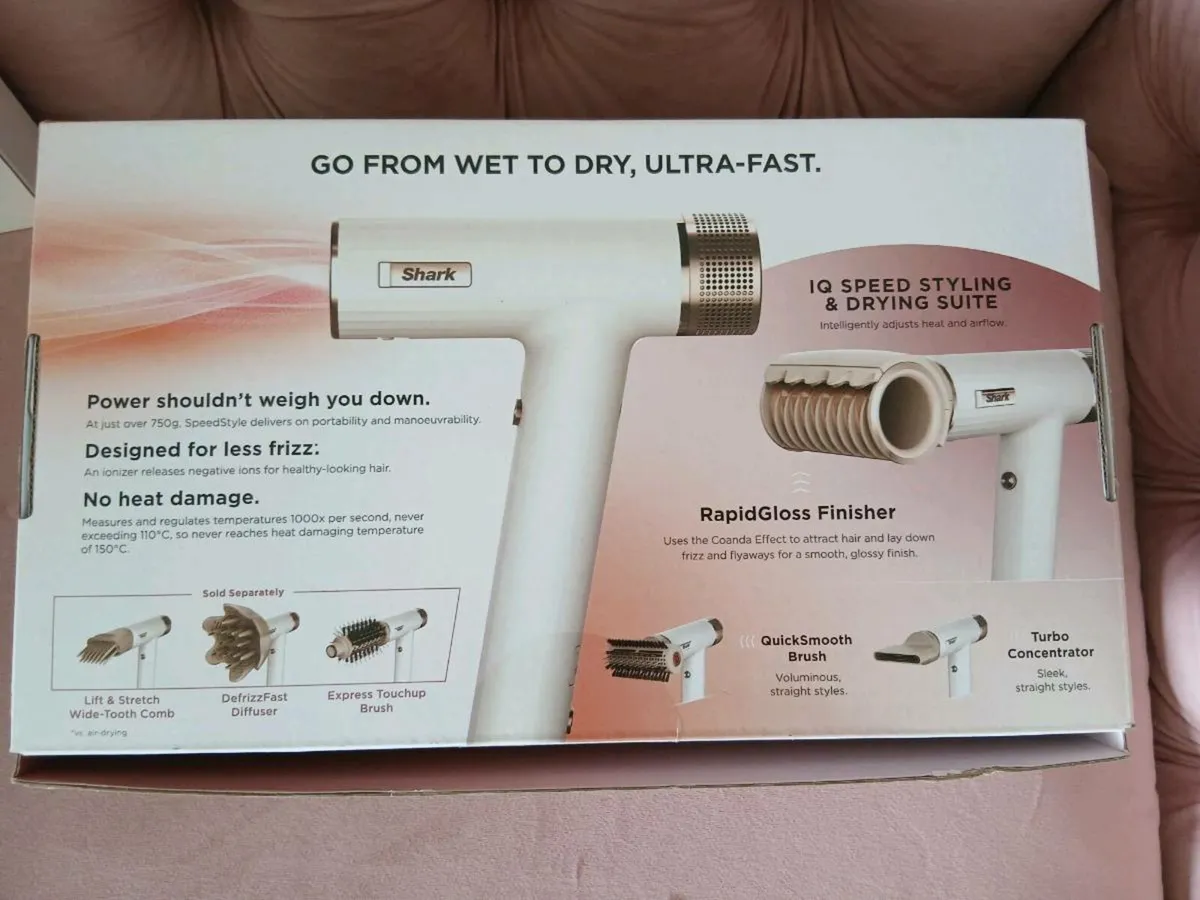 Shark hairdryer with accessories - Image 2