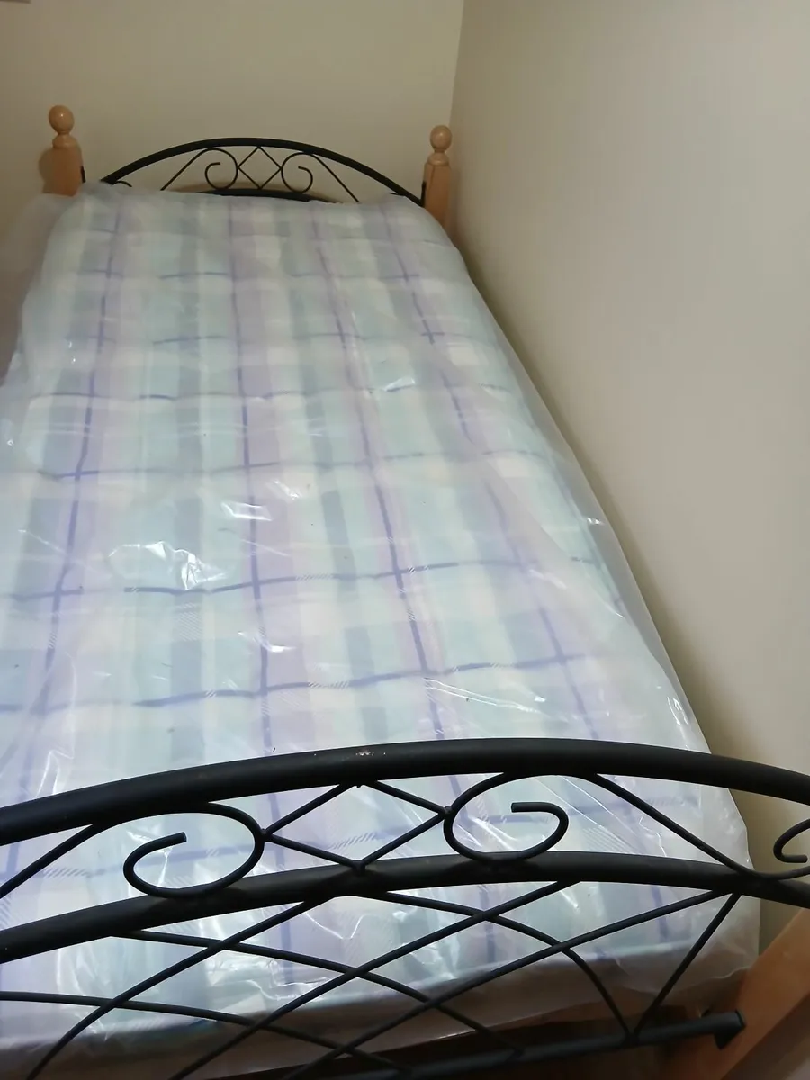 Bed - Image 1